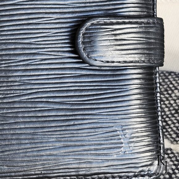 Louis Vuitton Epi Leather Bi-Fold Snap Wallet – EUC Black - Picture 7 of 16